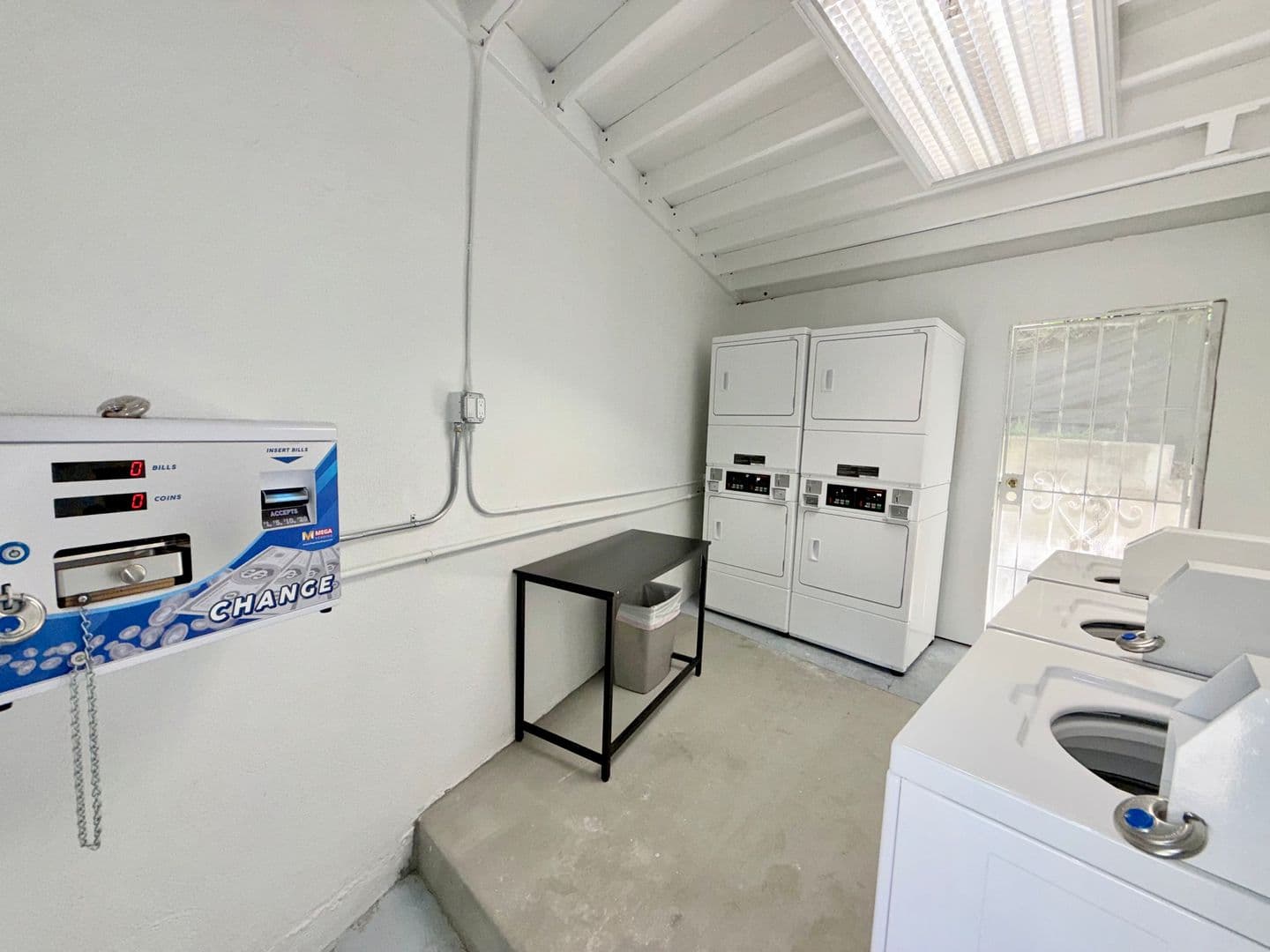 Los Angeles Apartment: 10340-84 Bellwood Ave.