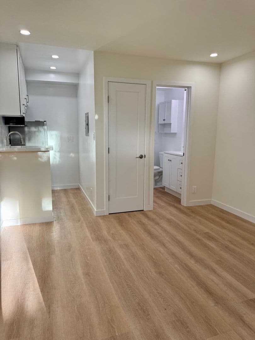 Los Angeles Apartment: 10340-84 Bellwood Ave.