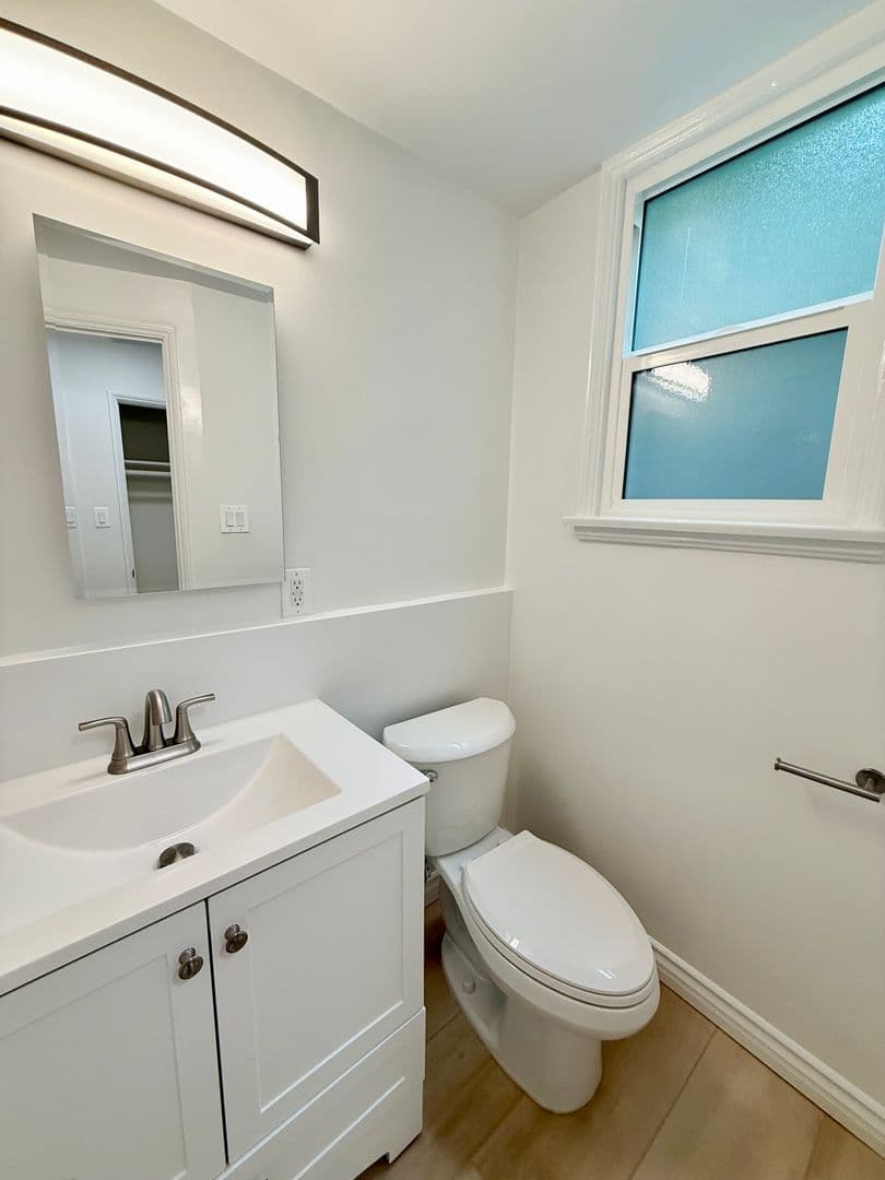 Los Angeles Apartment: 10340-84 Bellwood Ave.