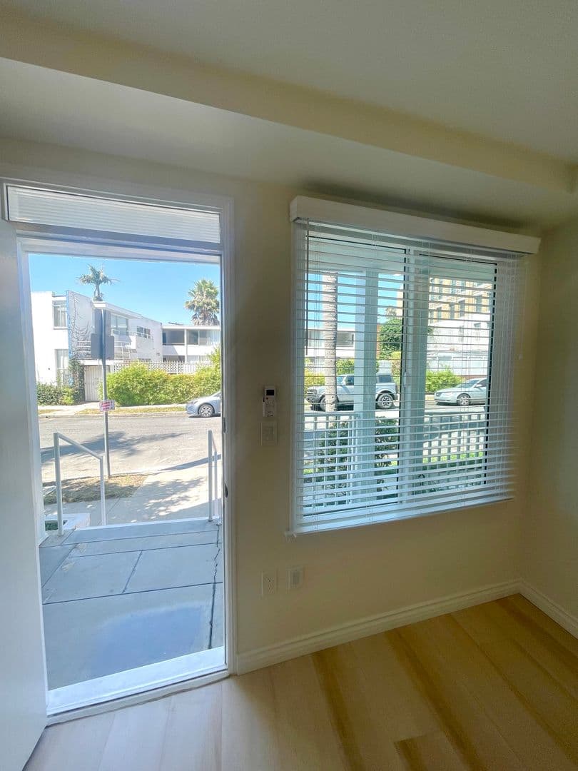 Los Angeles Apartment: 10340-84 Bellwood Ave.