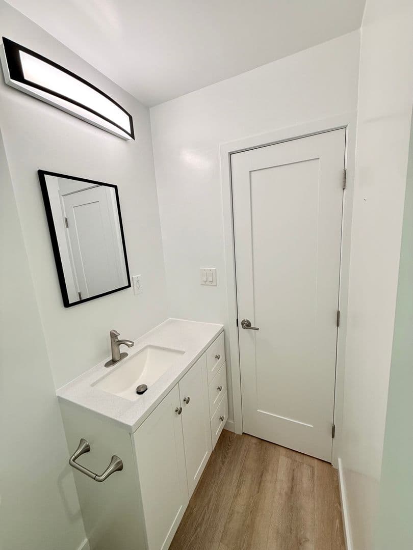 Los Angeles Apartment: 10340-84 Bellwood Ave.
