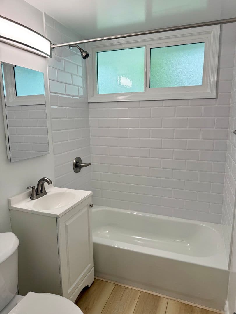 Los Angeles Apartment: 10340-84 Bellwood Ave.