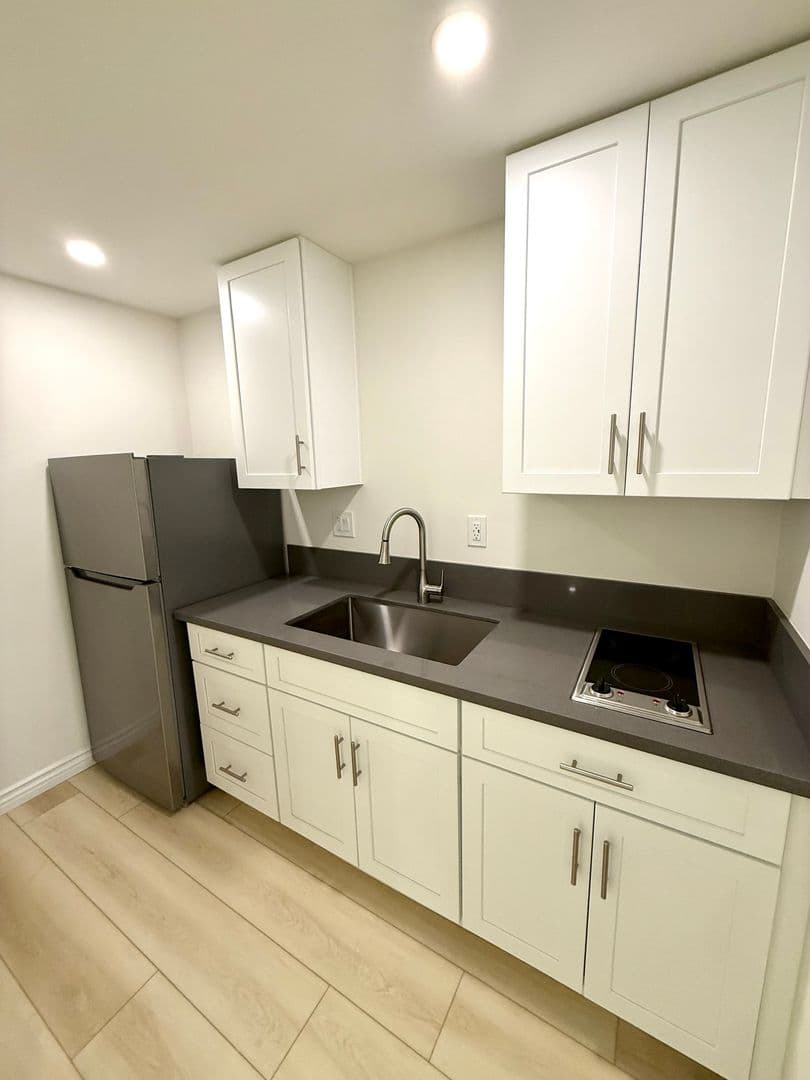 Los Angeles Apartment: 10340-84 Bellwood Ave.