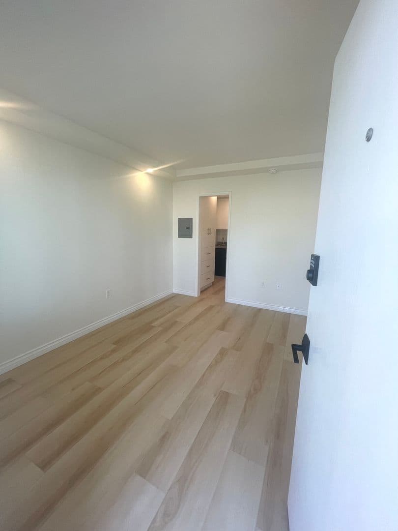 Los Angeles Apartment: 10340-84 Bellwood Ave.