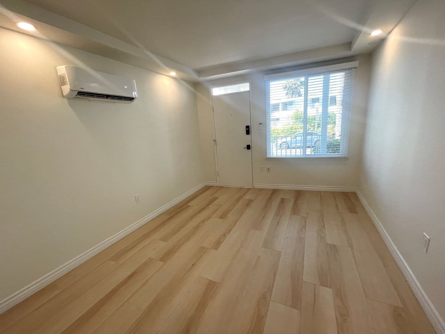 Los Angeles Apartment: 10340-84 Bellwood Ave.