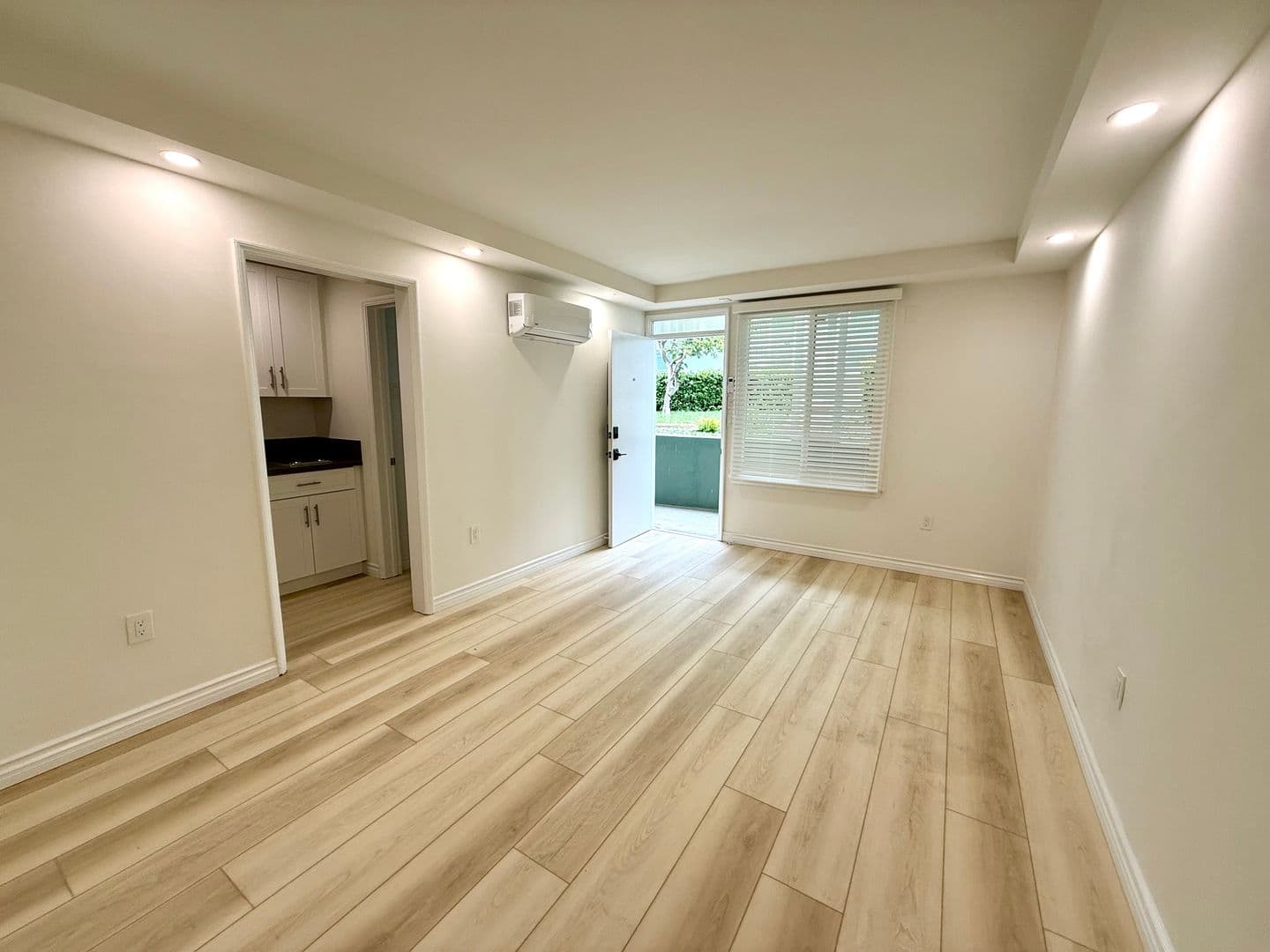 Los Angeles Apartment: 10340-84 Bellwood Ave.