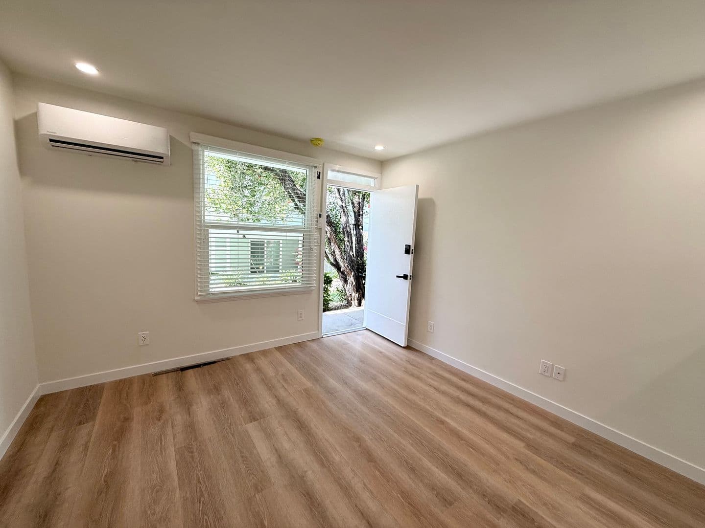 Los Angeles Apartment: 10340-84 Bellwood Ave.