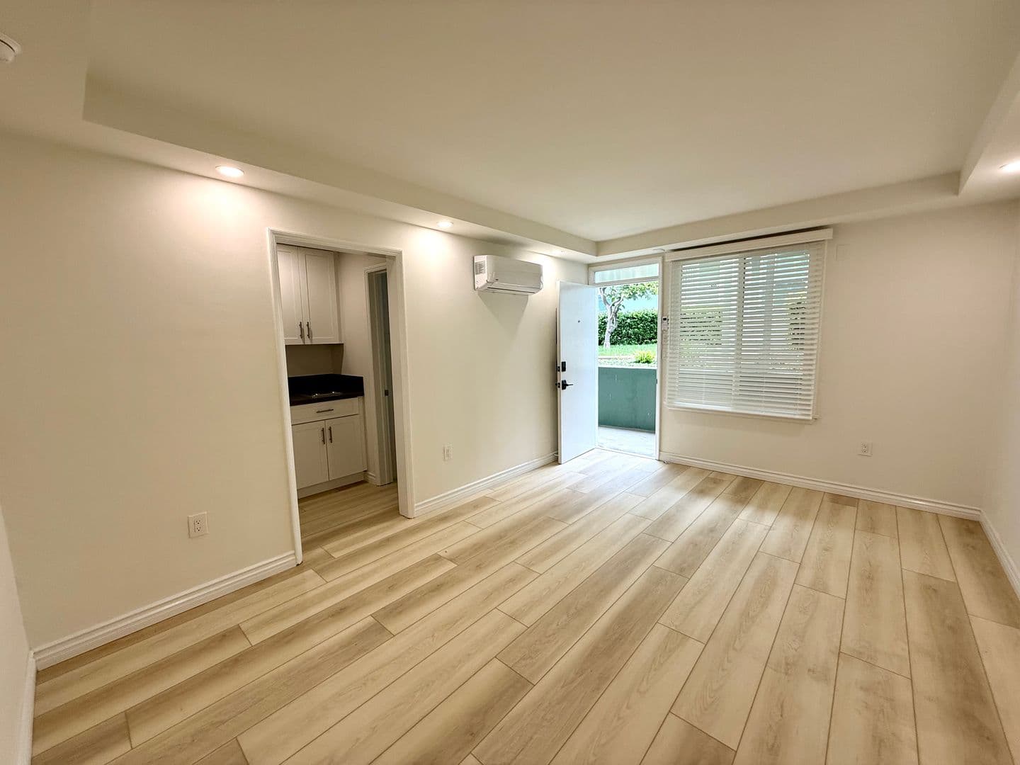 Los Angeles Apartment: 10340-84 Bellwood Ave.