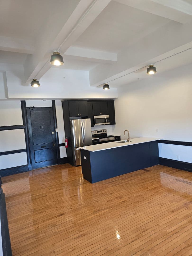 Easton Apartment: 400 Northampton Street