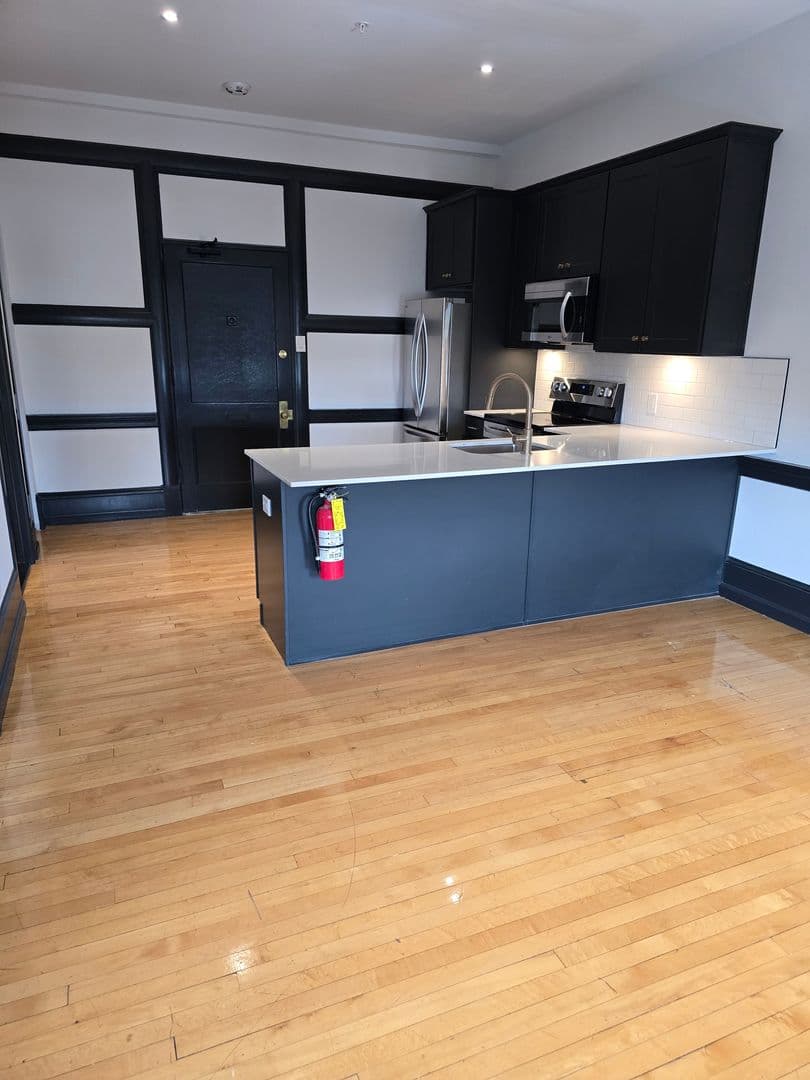Easton Apartment: 400 Northampton Street