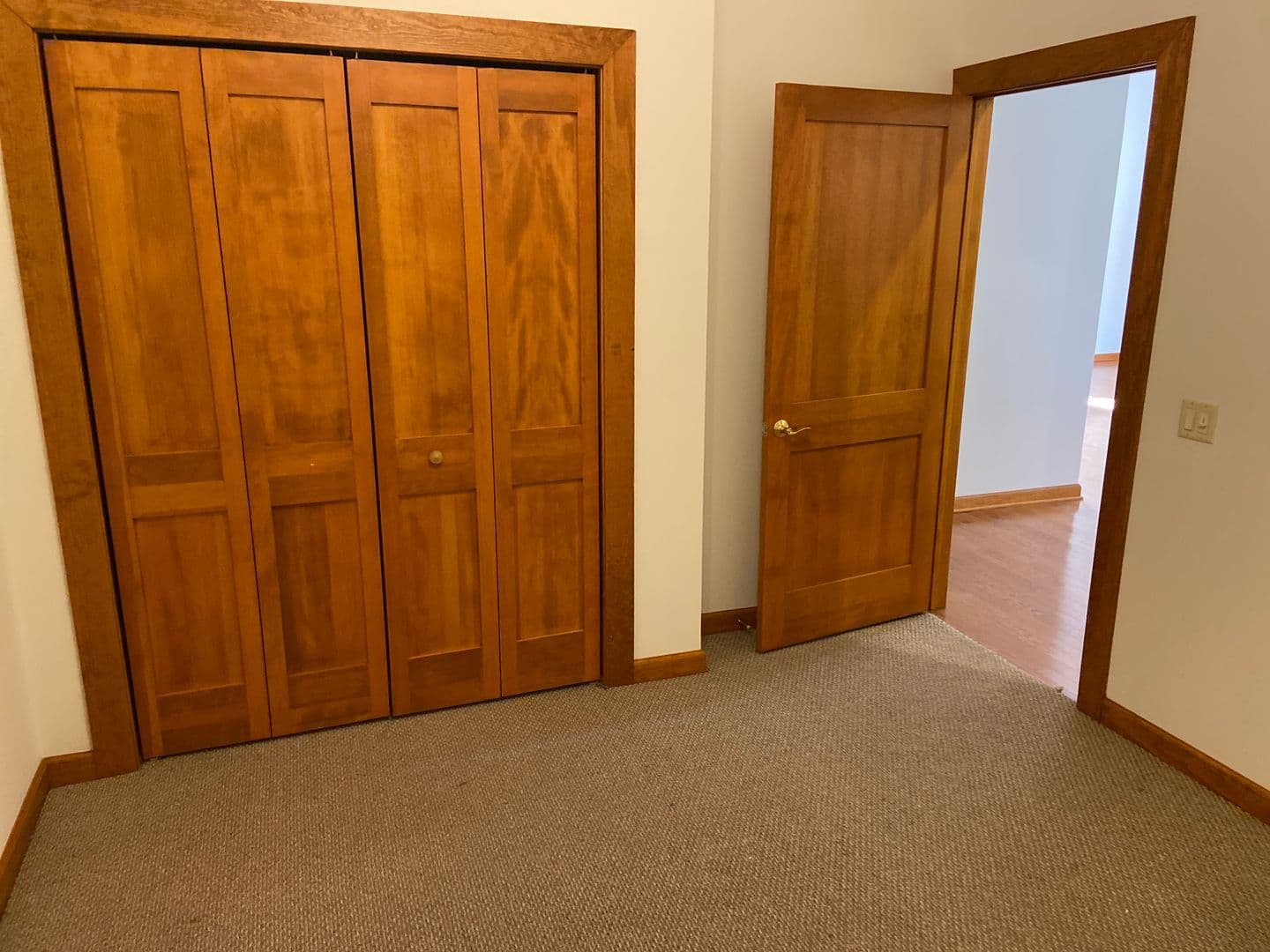 Easton Apartment: 323 Pine St.