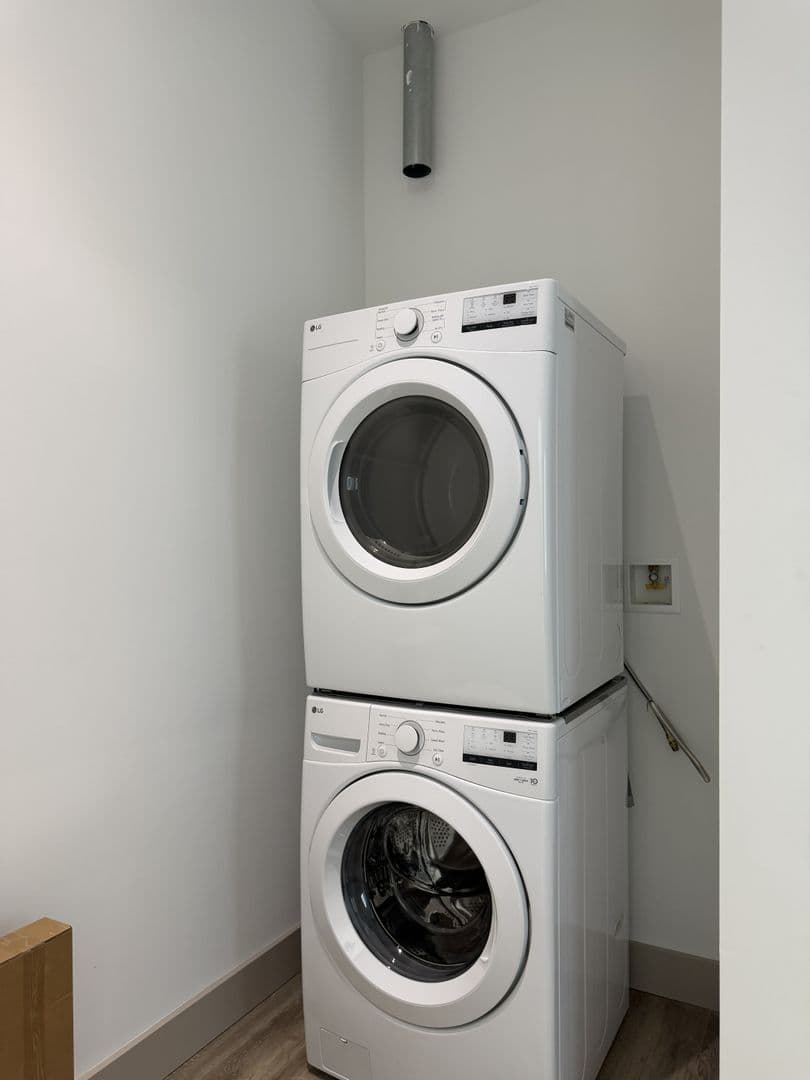 Easton Apartment: 684 Northampton Street