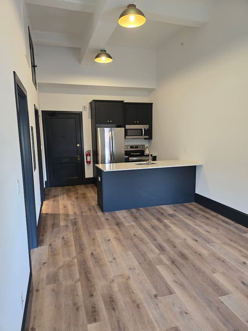 Easton Apartment: 400 Northampton Street