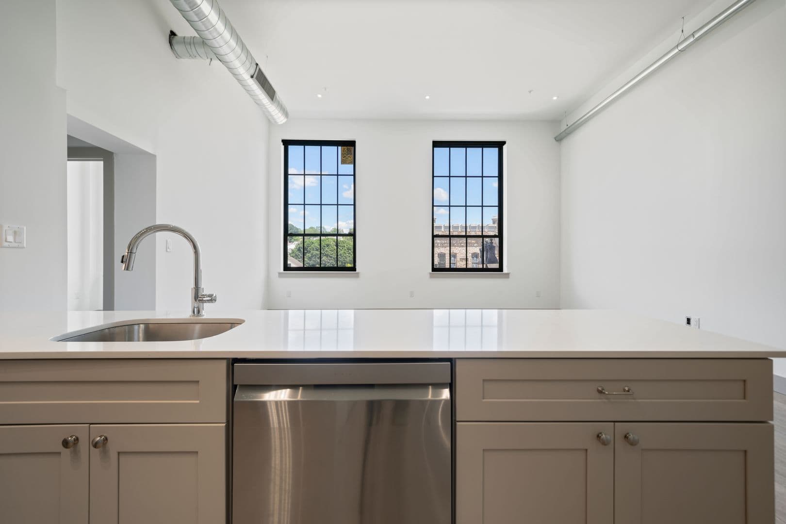 Easton Apartment: 684 Northampton Street