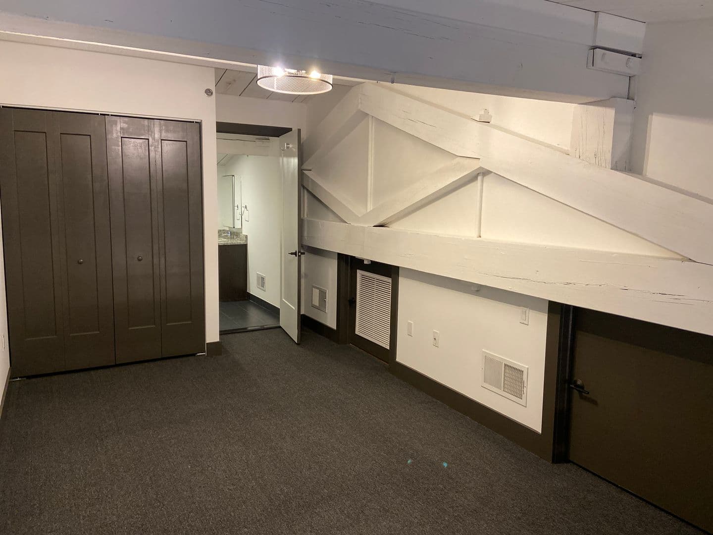 Easton Apartment: 1280 Simon Blvd