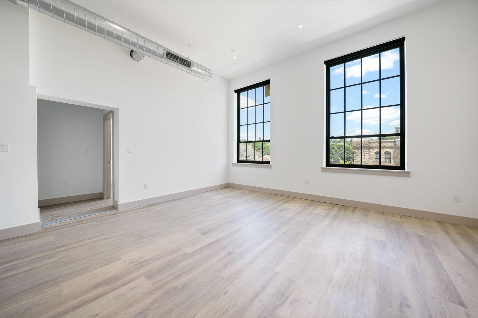 Easton Apartment: 684 Northampton Street