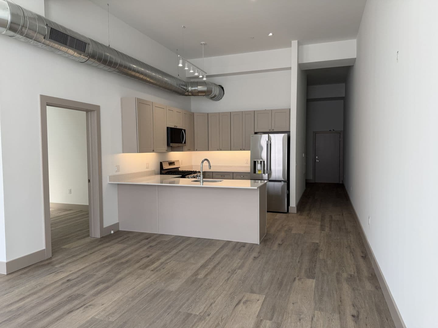Easton Apartment: 684 Northampton Street