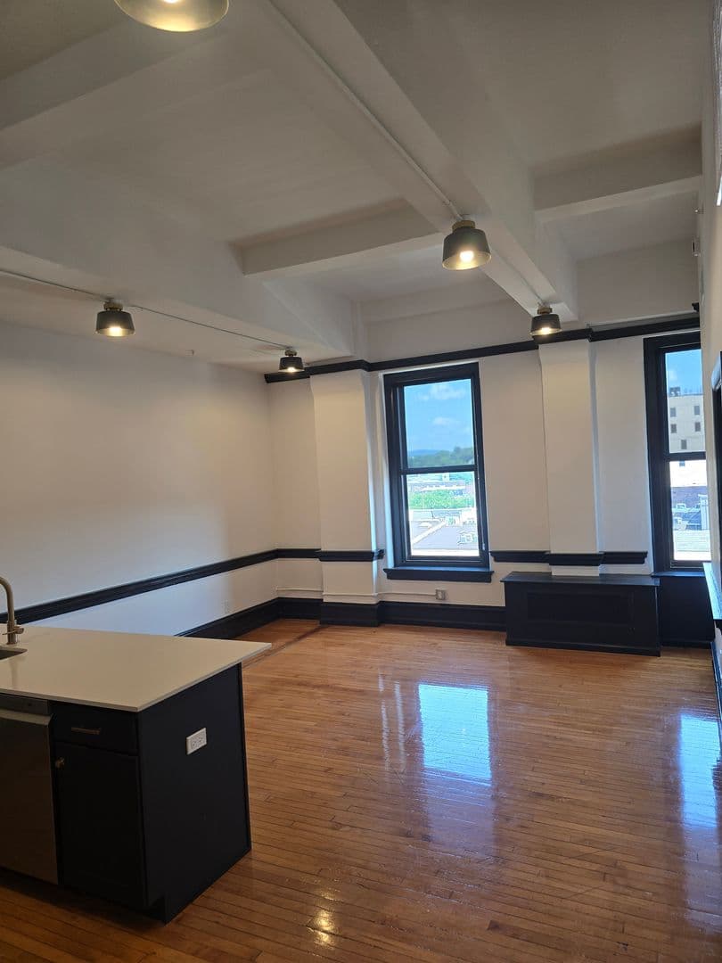 Easton Apartment: 400 Northampton Street