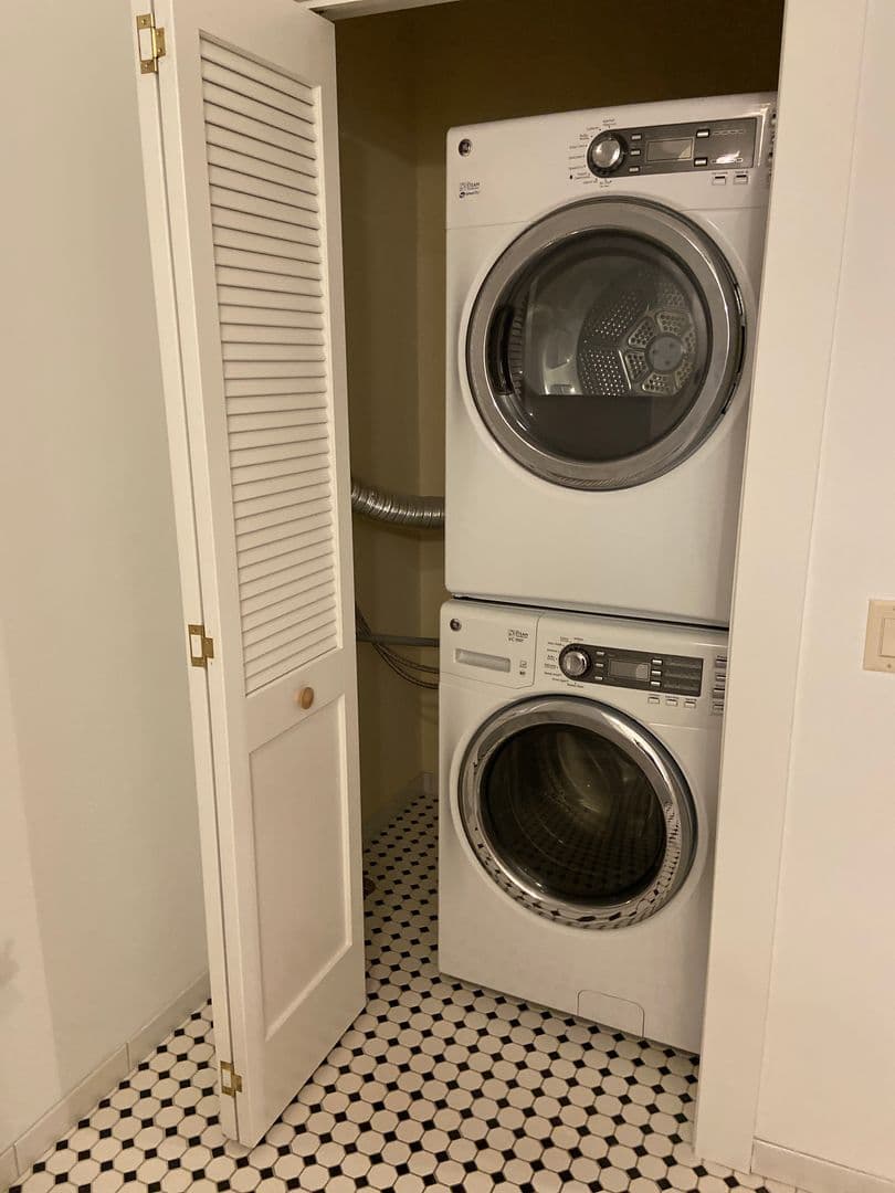 Easton Apartment: 323 Pine St.