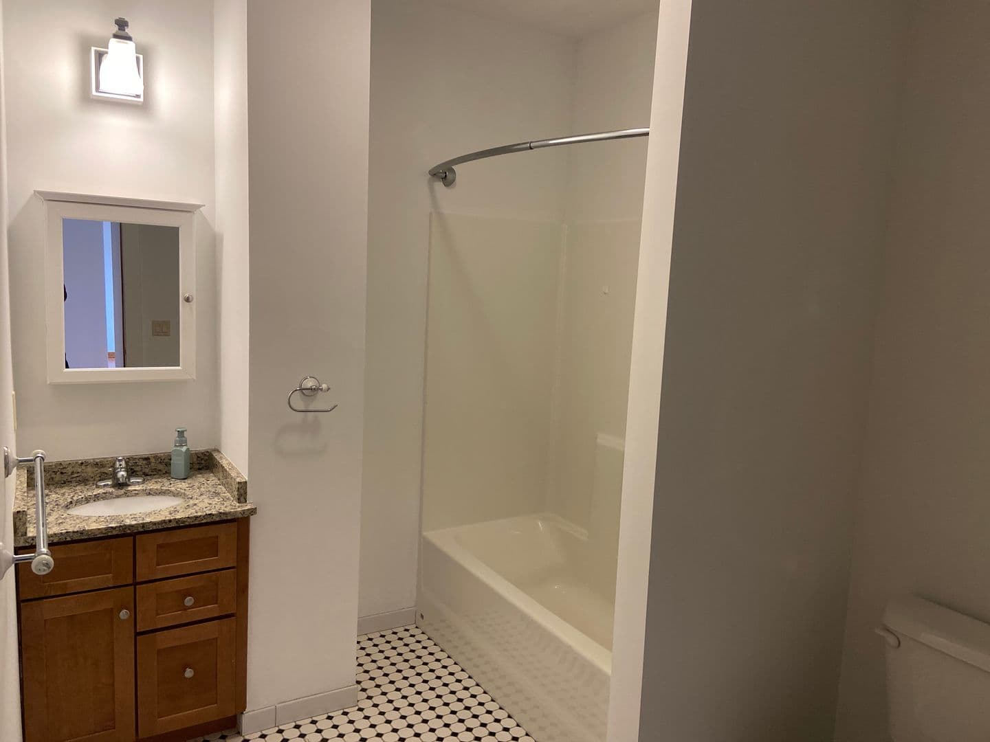 Easton Apartment: 323 Pine St.