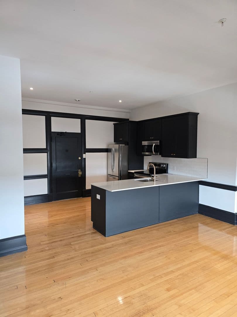 Easton Apartment: 400 Northampton Street