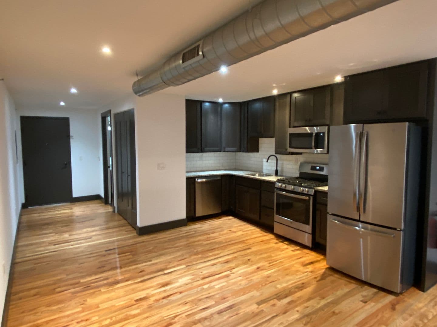 Easton Apartment: 1280 Simon Blvd