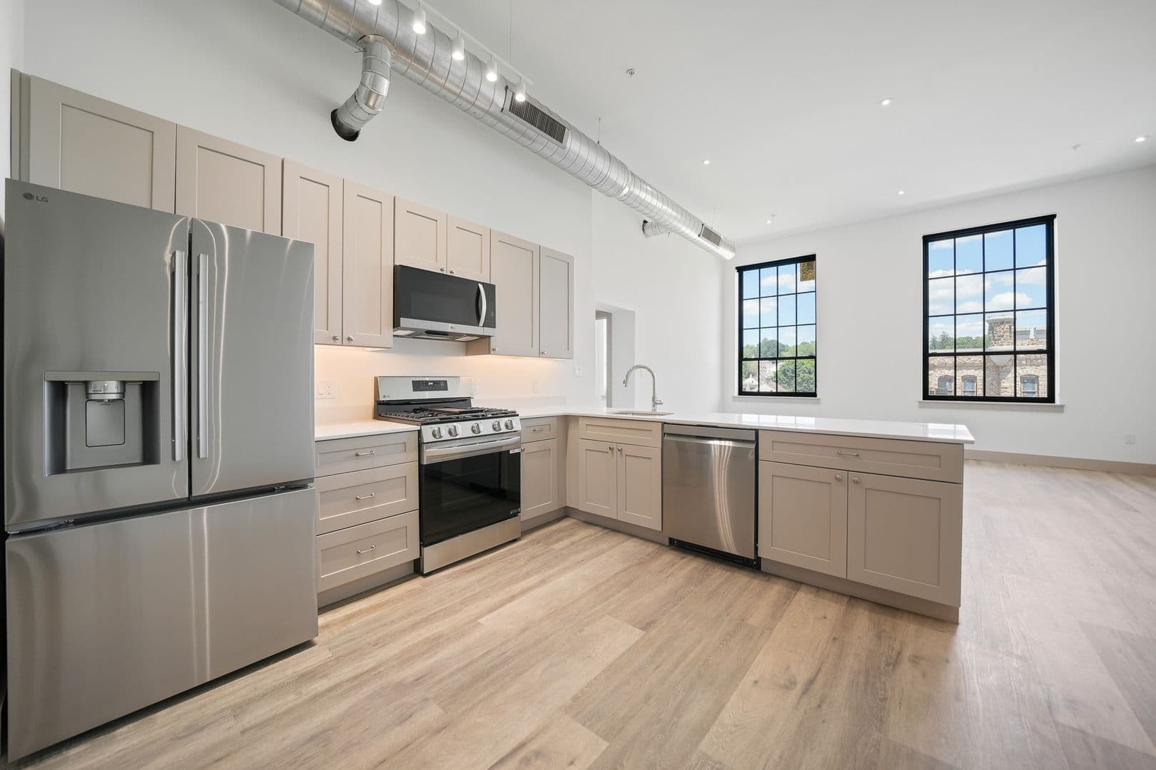Easton Apartment: 684 Northampton Street