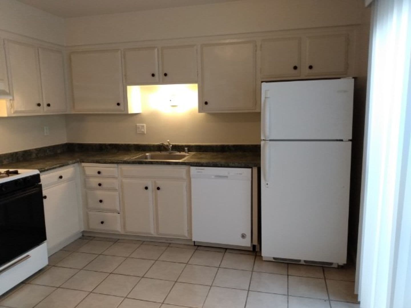 Antioch Apartment: 1107 W. 4th St #2