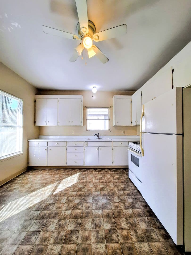 San Jose Apartment: 95 & 95 1/2 N. Buena Vista Ave
