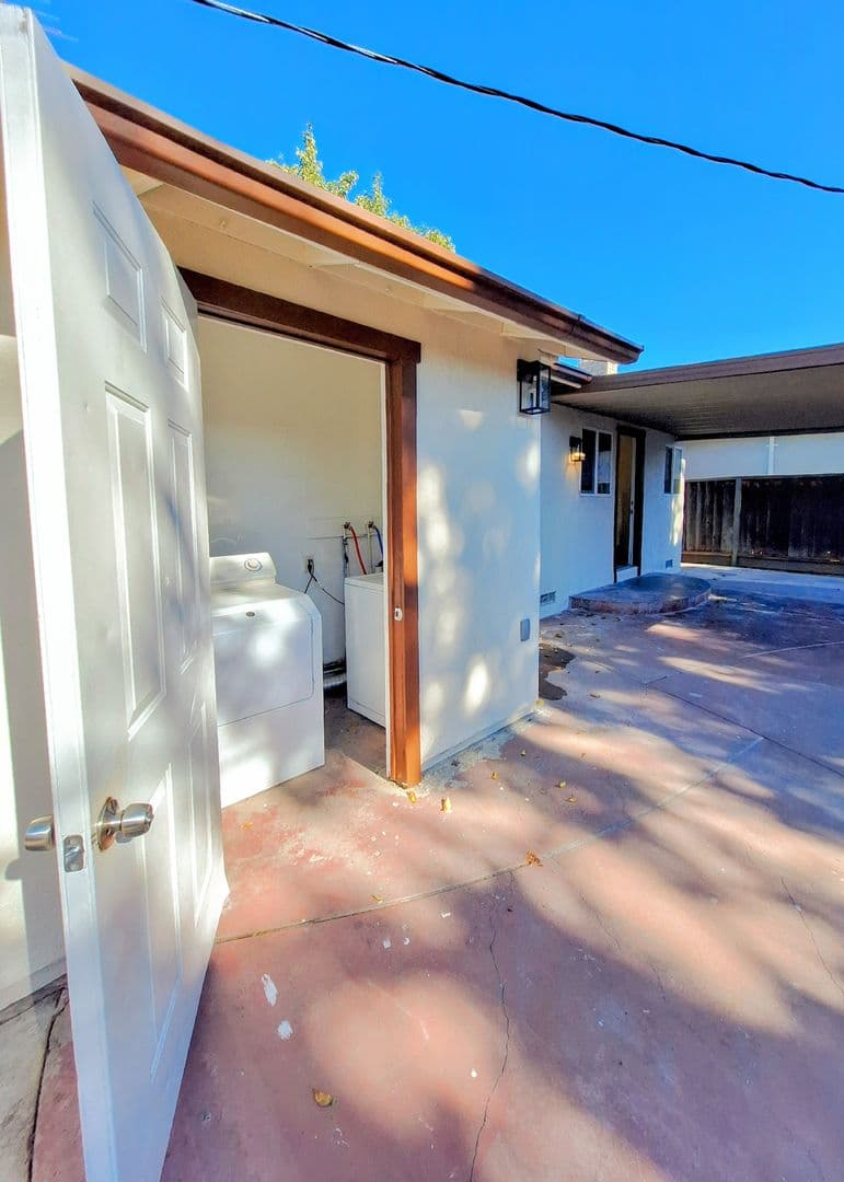 San Jose House: 3354 Mt. Logan Dr