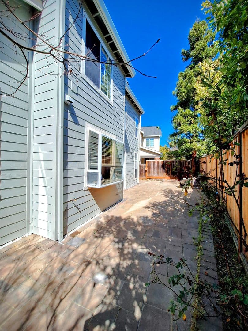 Redwood City House: 802 Schooner Bay Dr