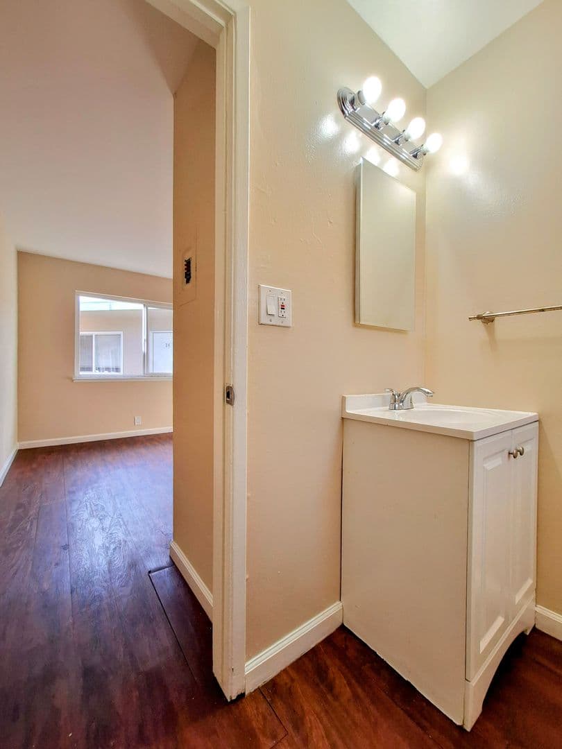 San Jose Apartment: 2752 Kollmar Dr #34