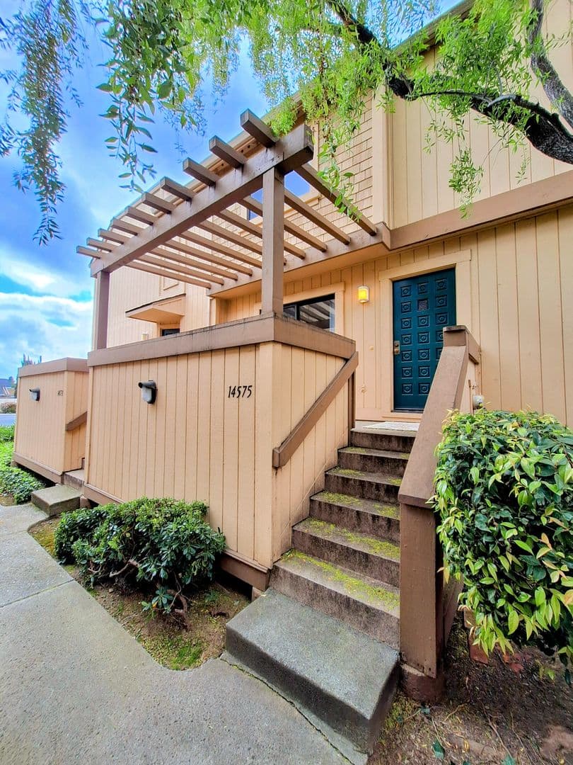 Los Gatos Townhome: 14575 S. Bascom Ave