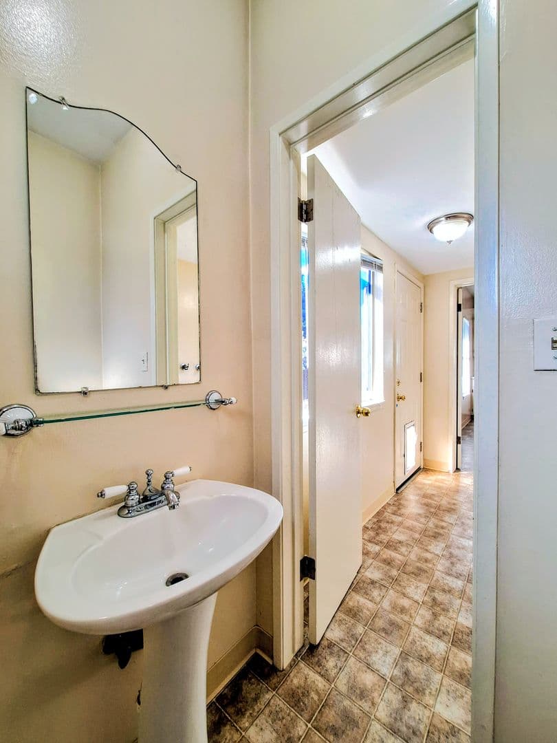 San Jose Apartment: 95 & 95 1/2 N. Buena Vista Ave