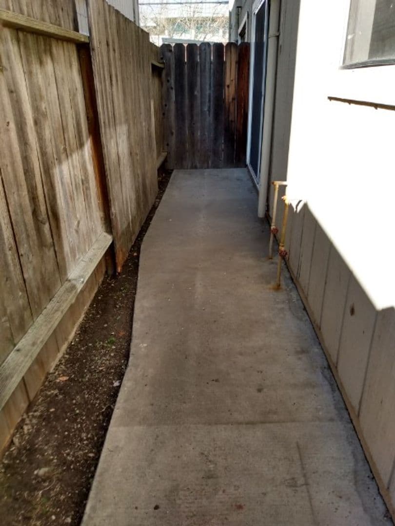 Antioch Apartment: 1107 W. 4th St #2