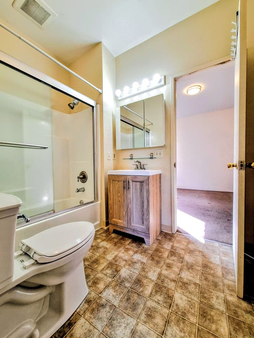 San Jose Apartment: 95 & 95 1/2 N. Buena Vista Ave