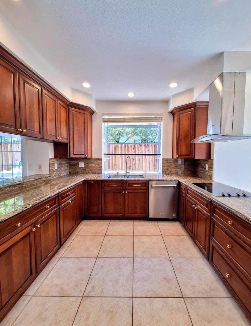 Redwood City House: 802 Schooner Bay Dr