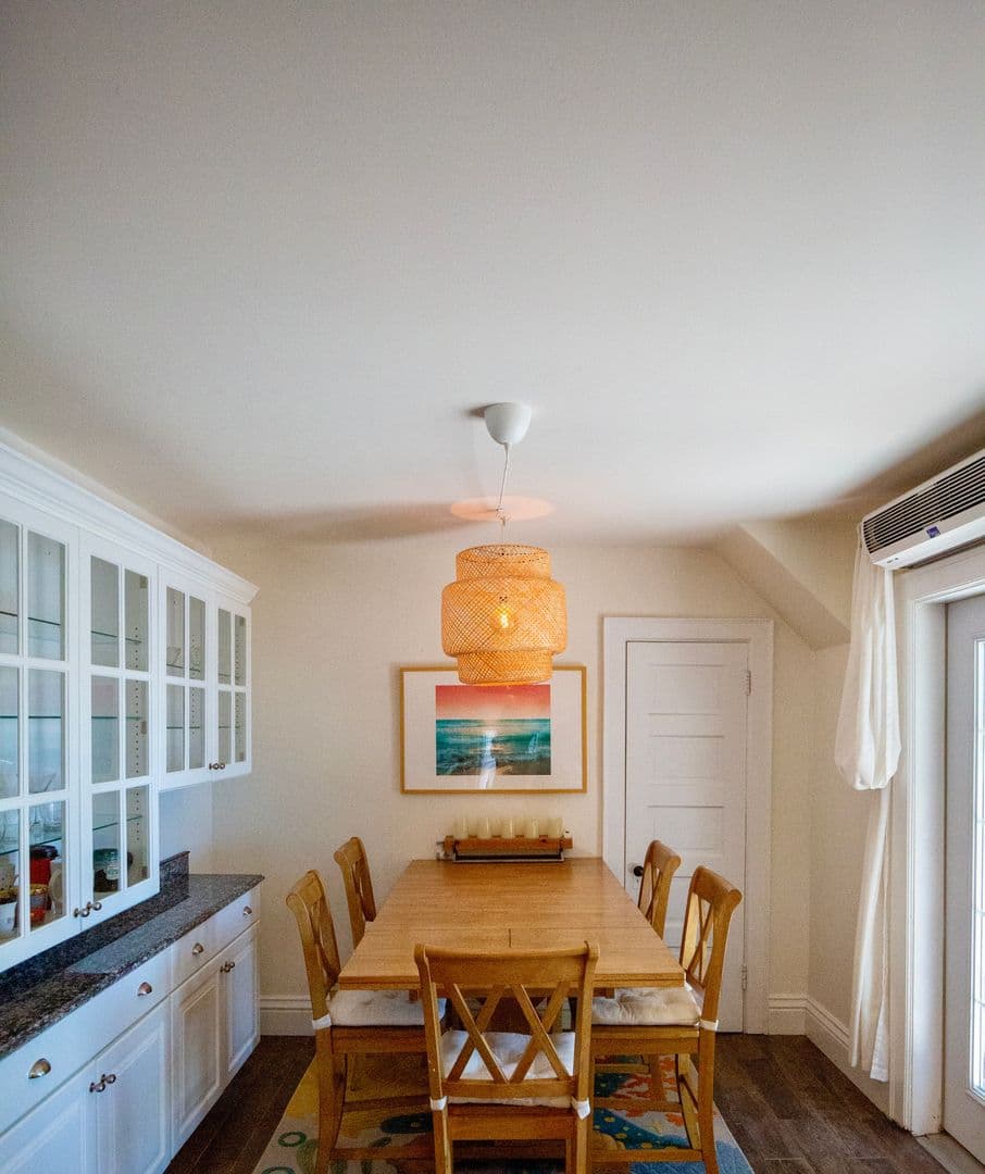 Madison Apartment: 729 Jenifer Street Unit 2