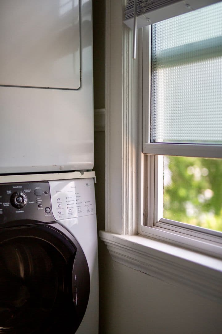 Madison Apartment: 729 Jenifer Street Unit 2
