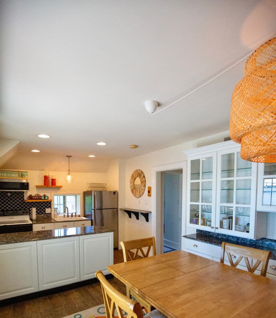 Madison Apartment: 729 Jenifer Street Unit 2