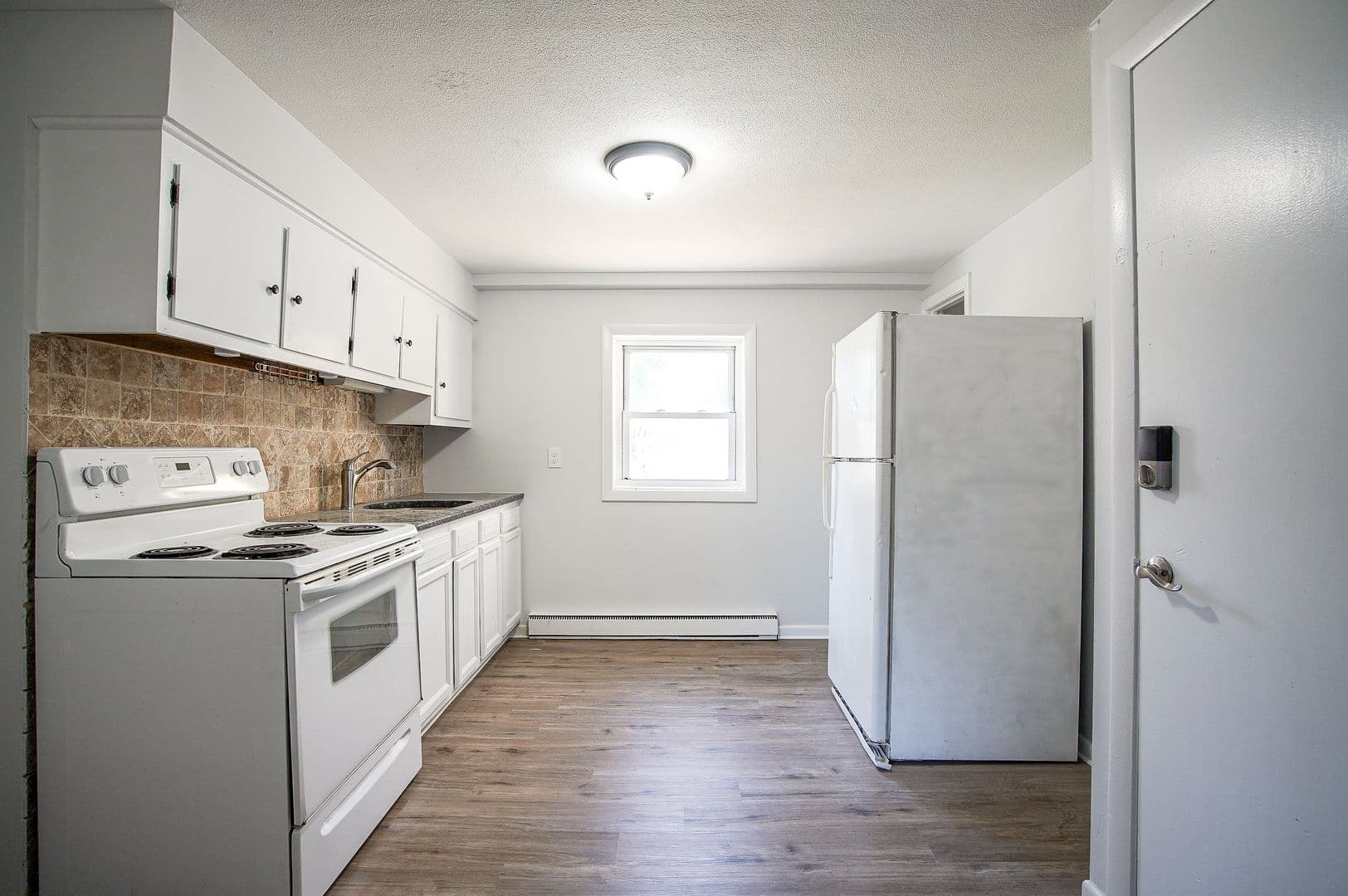 Agawam Apartment: 98 N Alhambra Cir+