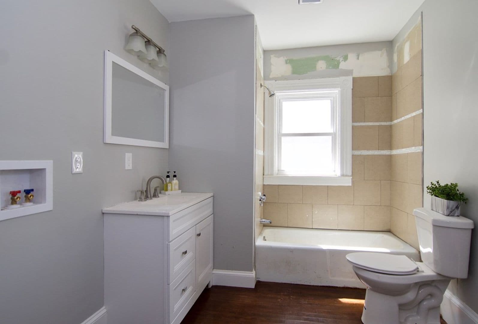 Springfield Apartment: 56 Mulberry St