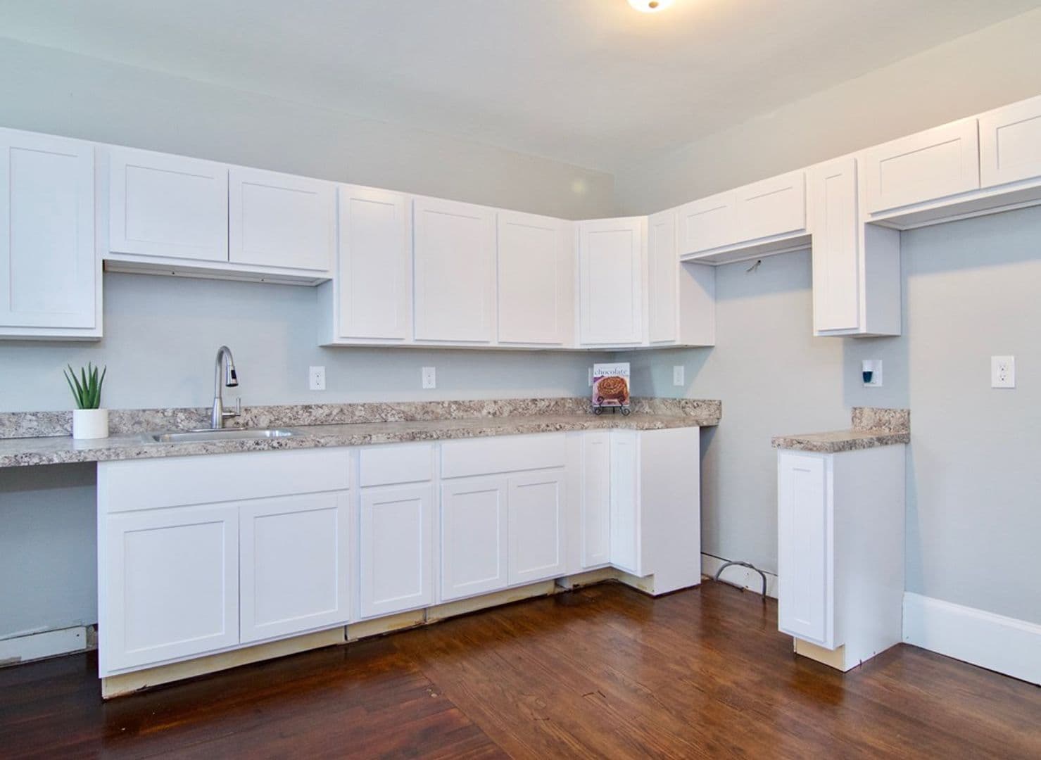 Springfield Apartment: 56 Mulberry St