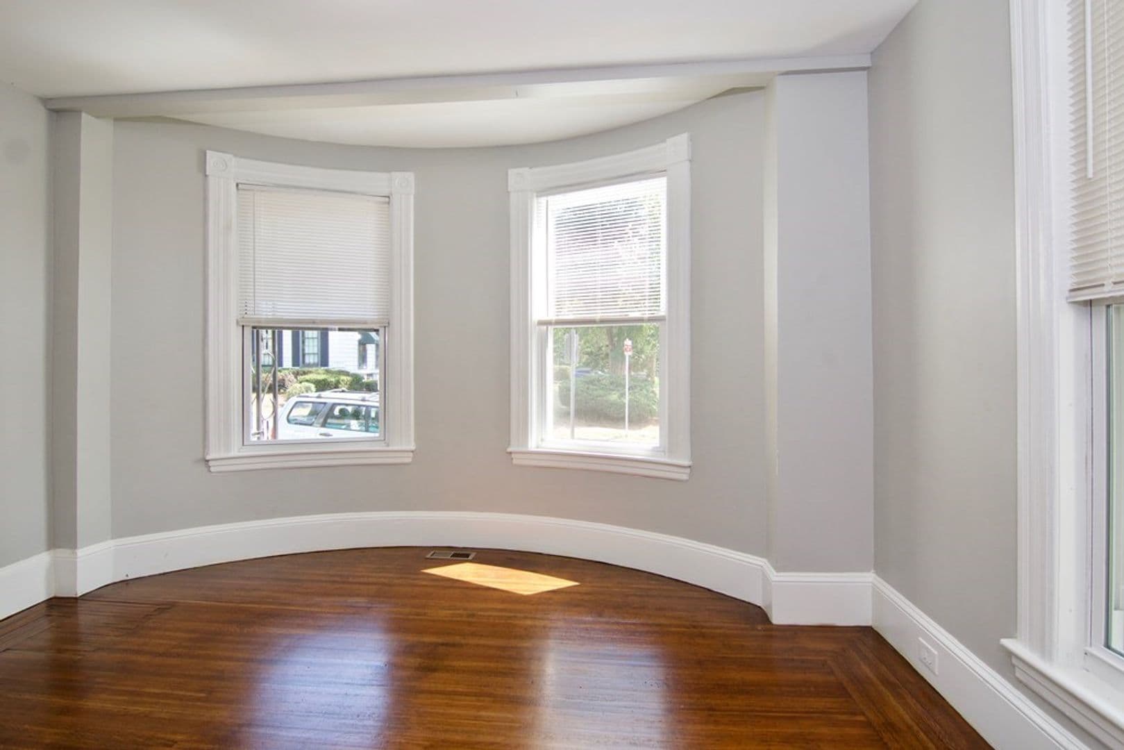 Springfield Apartment: 56 Mulberry St