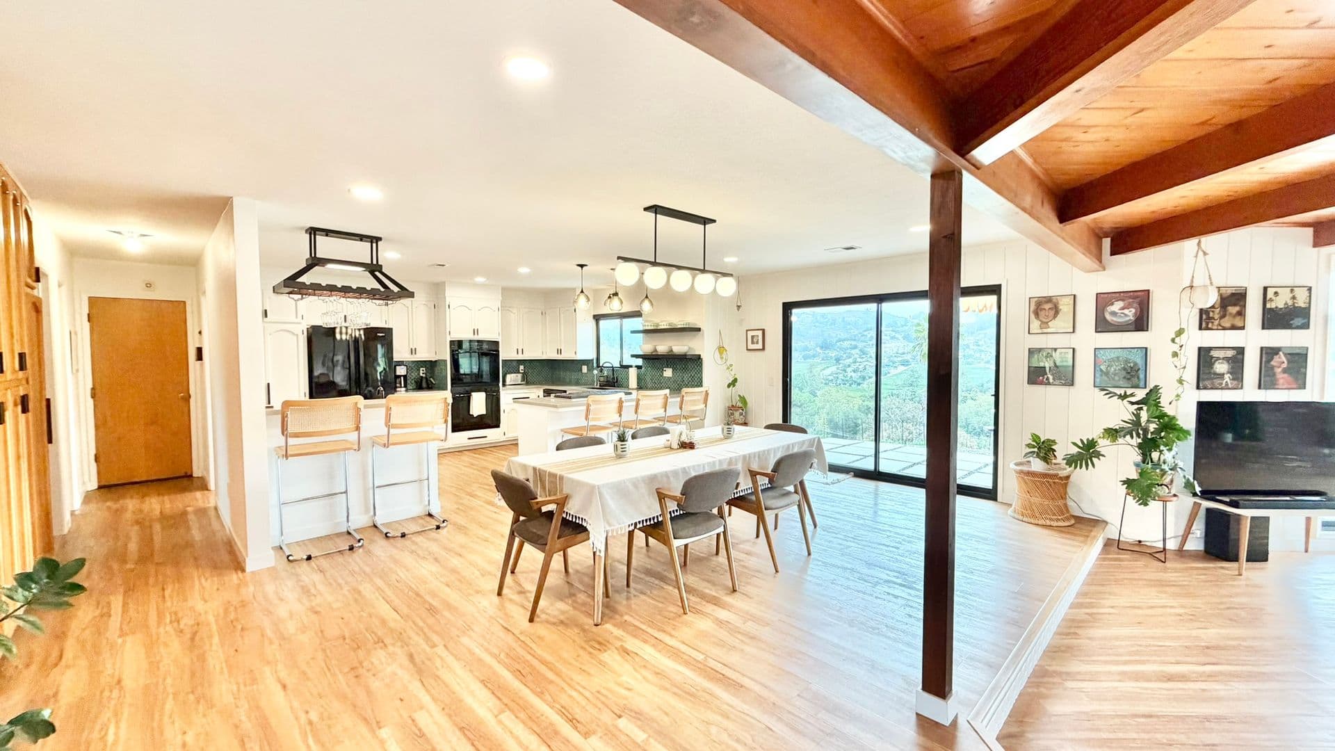Fallbrook House: 3266 Westmont Drive
