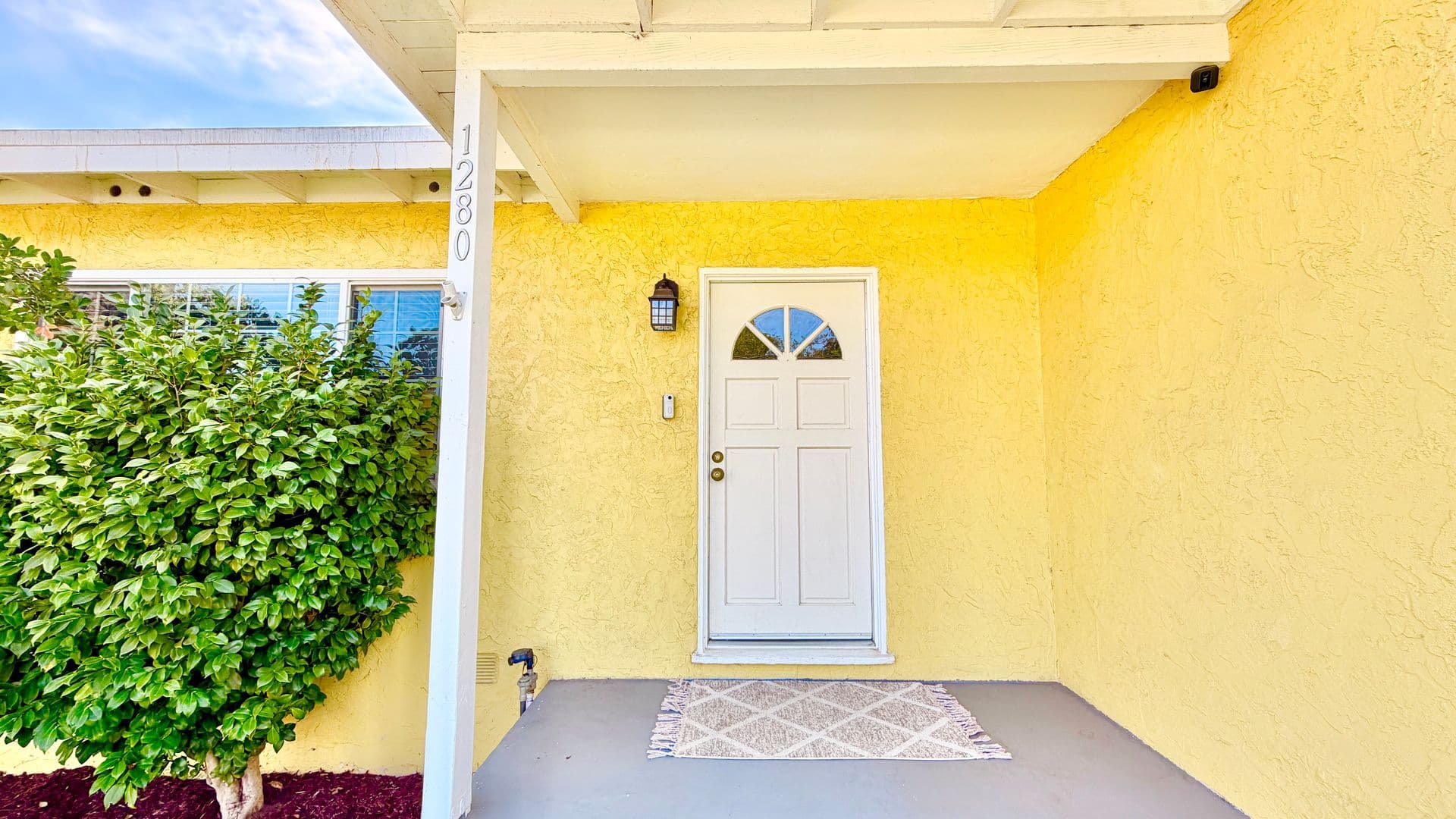 Fallbrook House: 1280 Alturas Road