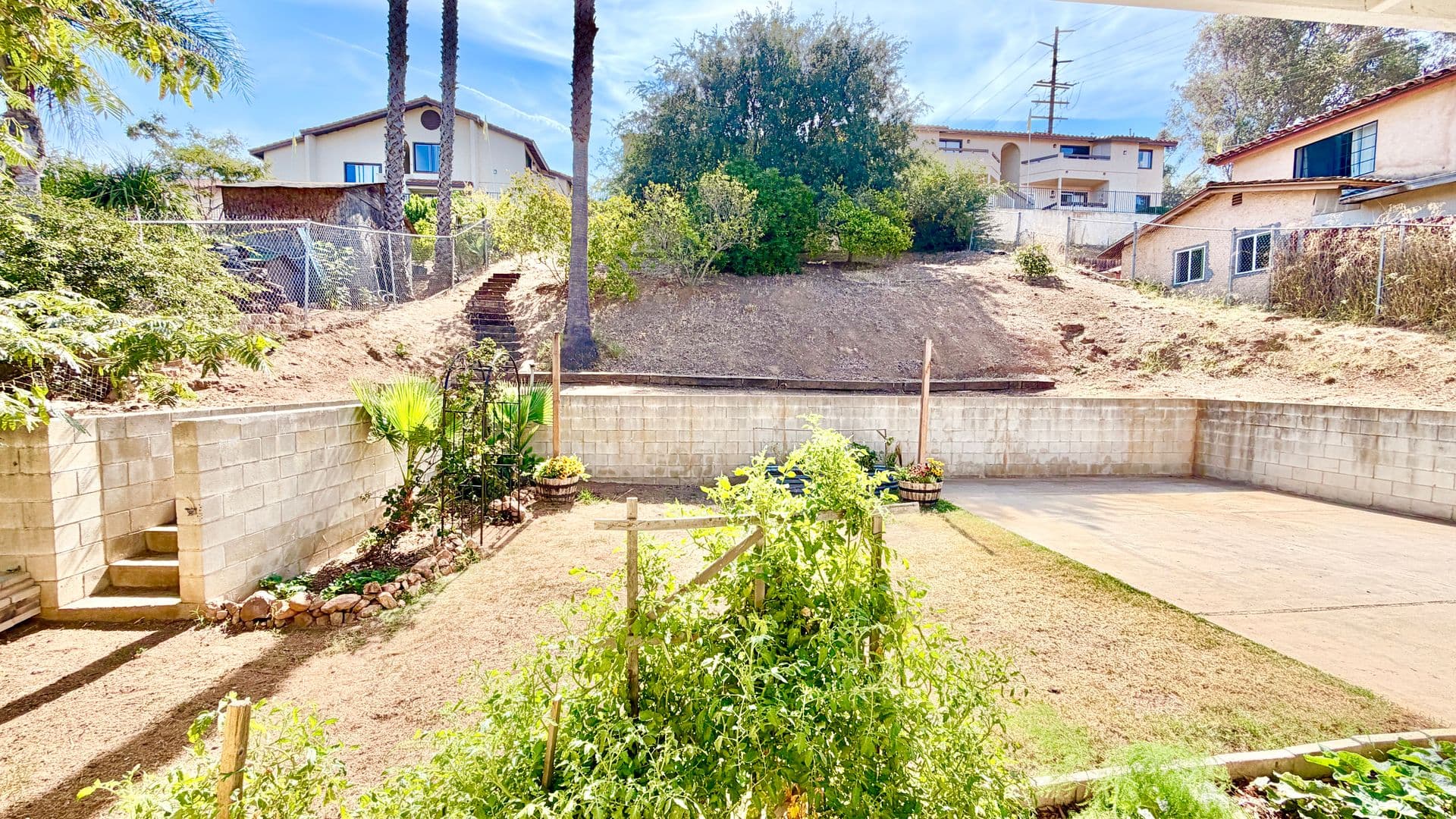 Fallbrook House: 1280 Alturas Road