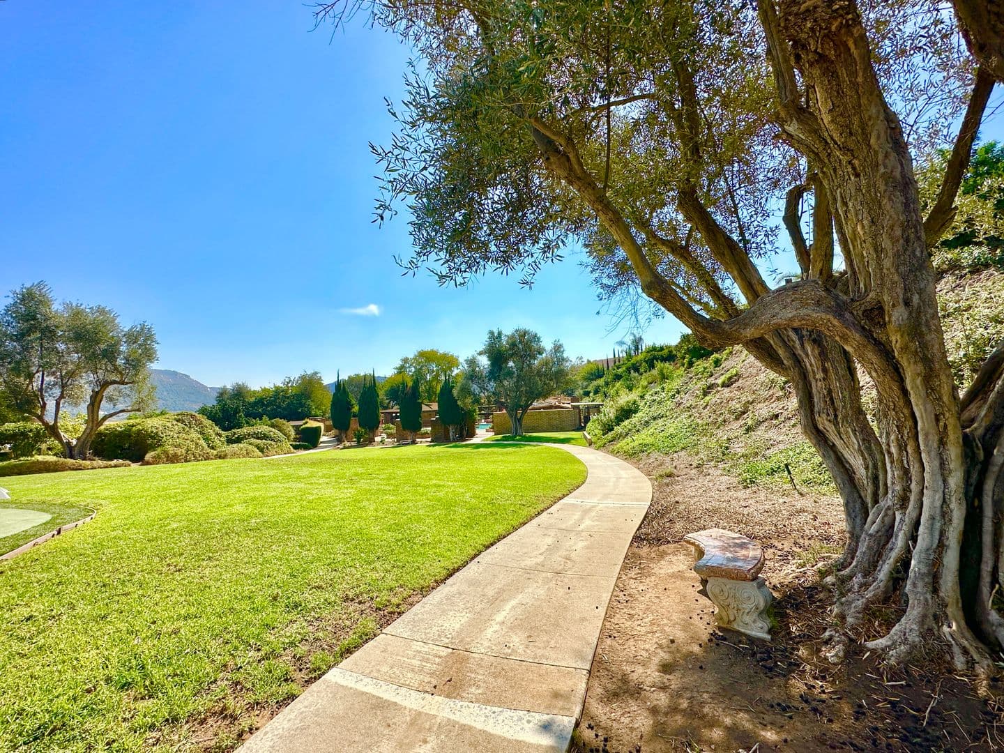 Fallbrook House: 4731 Via Inca