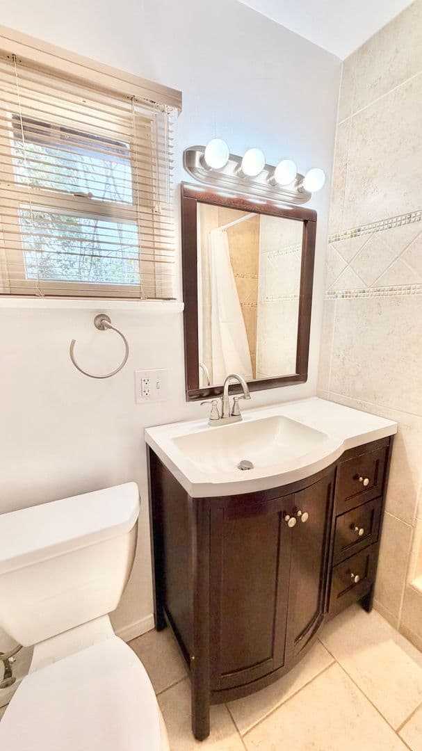 Oceanside House: 1922 South Nevada Street (Guest Home)