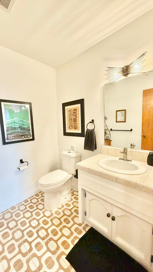 Fallbrook House: 3266 Westmont Drive